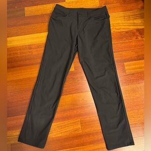 Men’s Lulu pants Waist Width 32 inches Length 32 inches (brand new without tags)